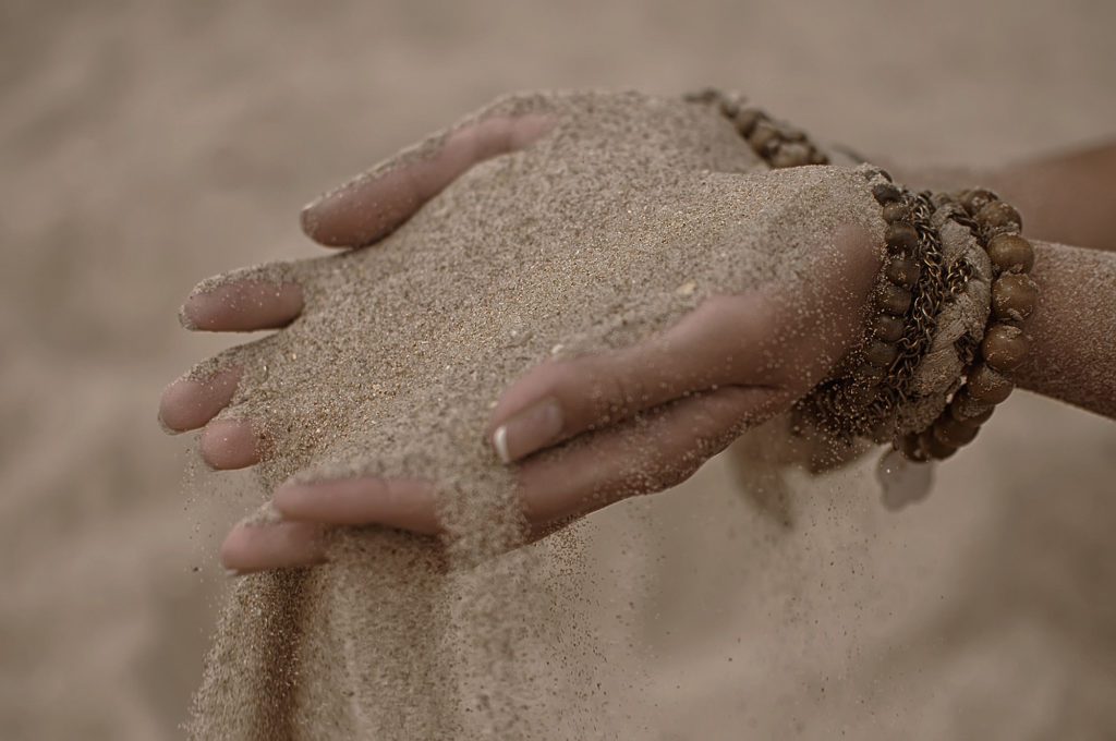 La arena y la piedra